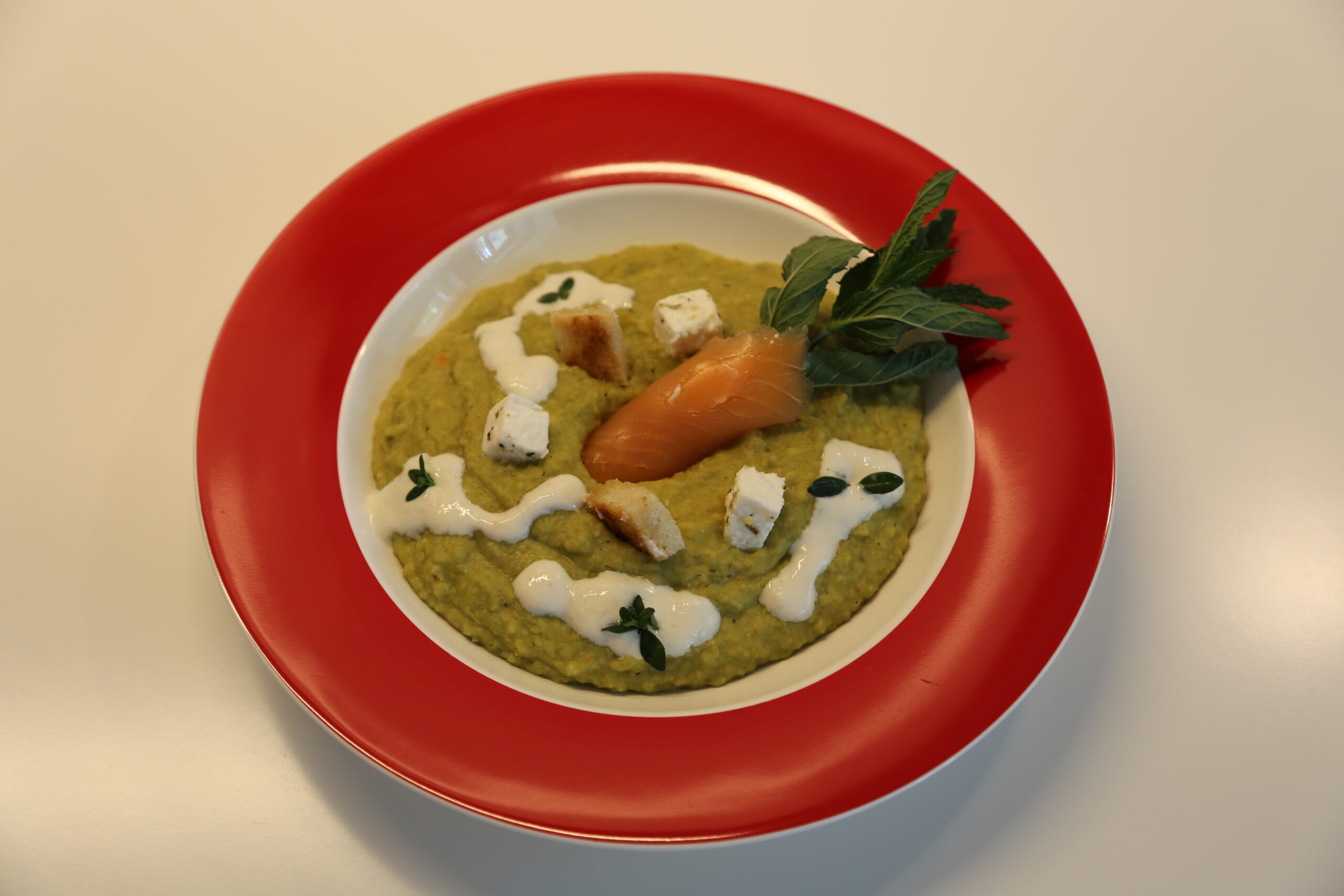Erbsensuppe, Croutons und Meerrettich (1)