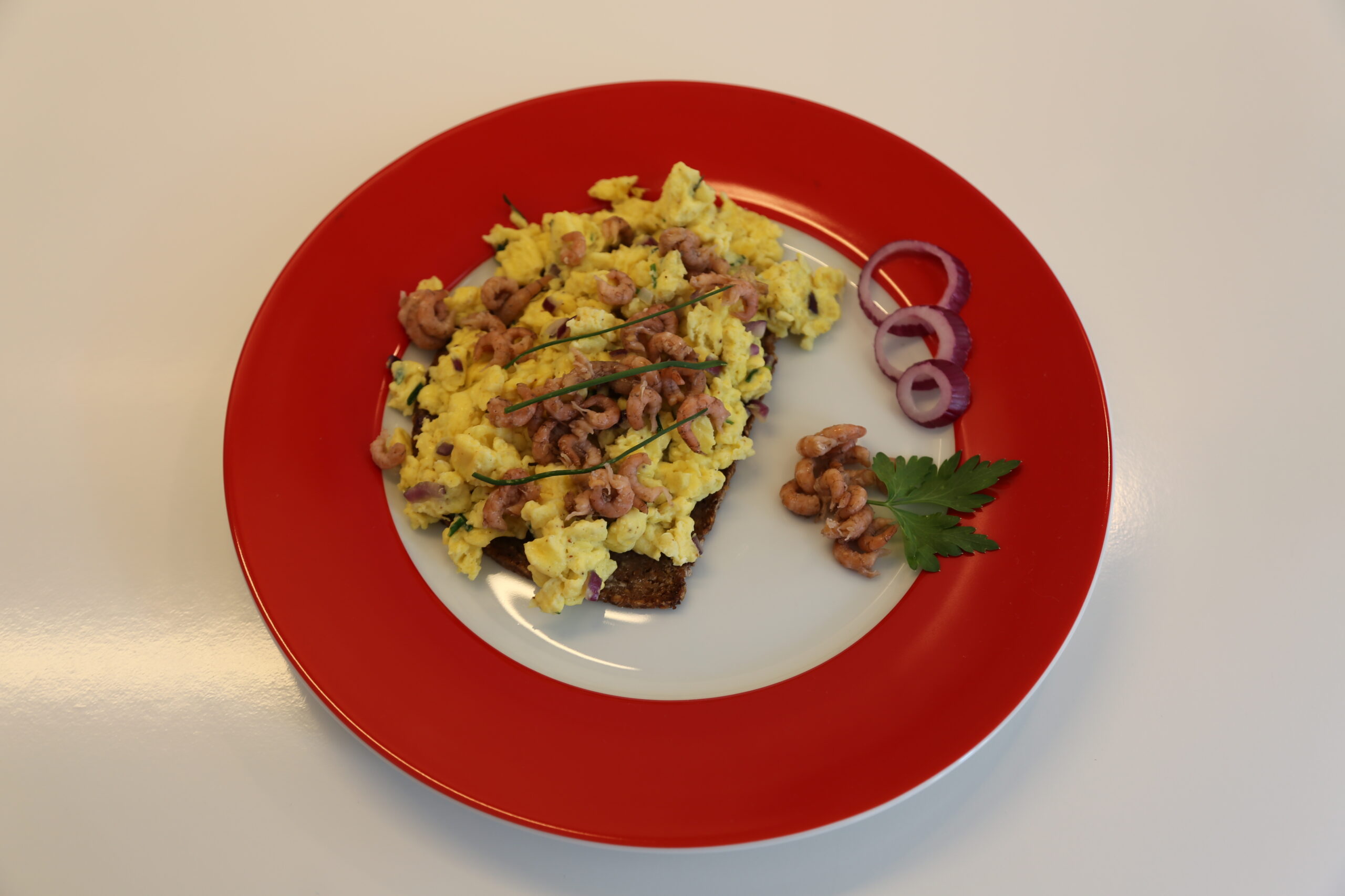 Krabbenbrot mit Rührei (1)