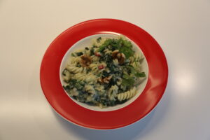Pasta con spinaci gorgonzola e noci (1)