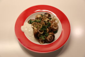 Gebratene Champignons mit Kräuterdipp (1)