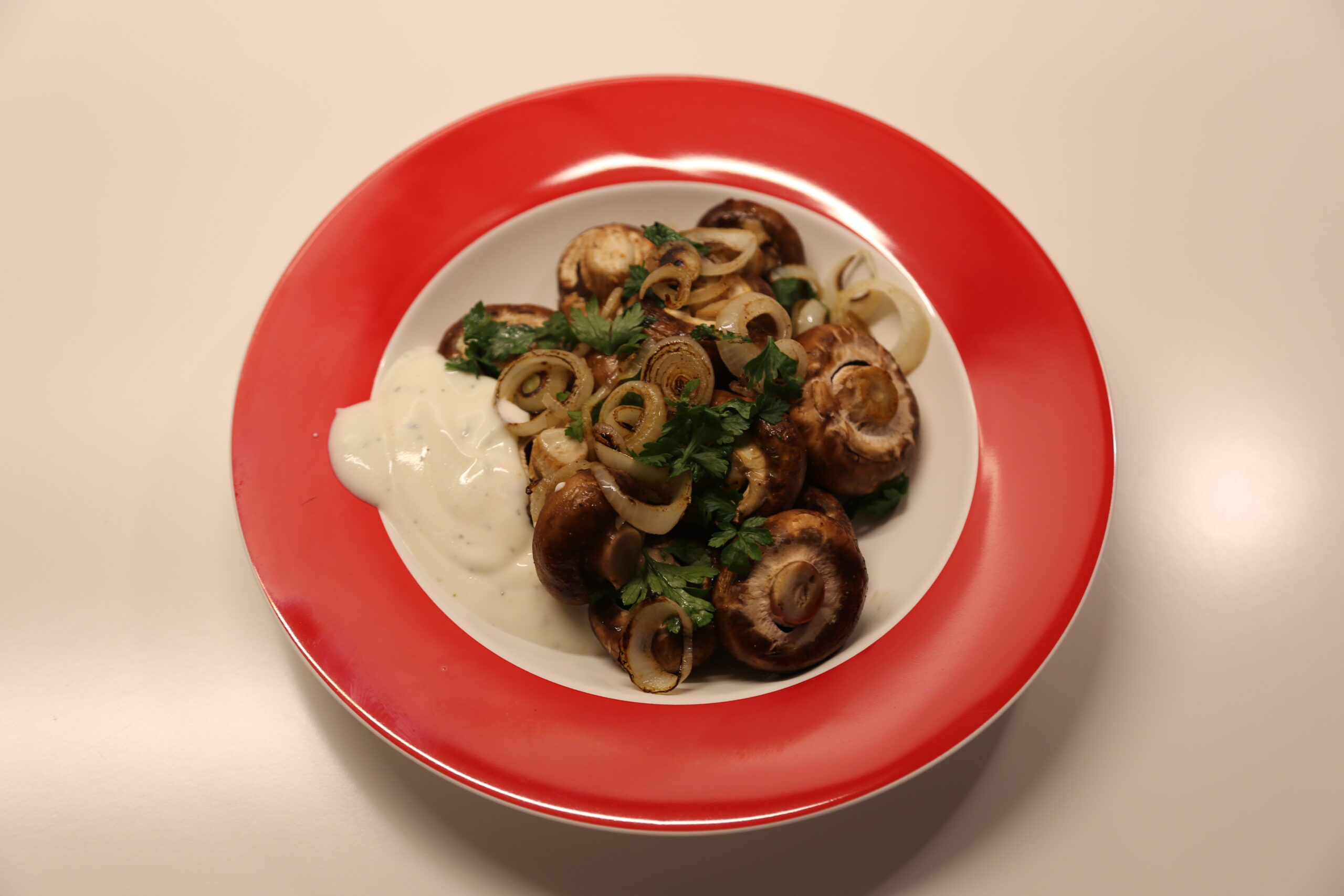 Gebratene Champignons mit Kräuterdipp (1)